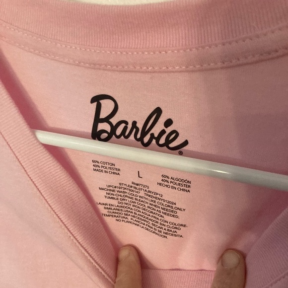 Barbie short sleeve t-shirt in size Large. Pink with Barbie dream house. NWOT - Picture 3 of 4